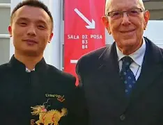 包含米兰主席确认与敦煌谈判，寻求引援支持的词条